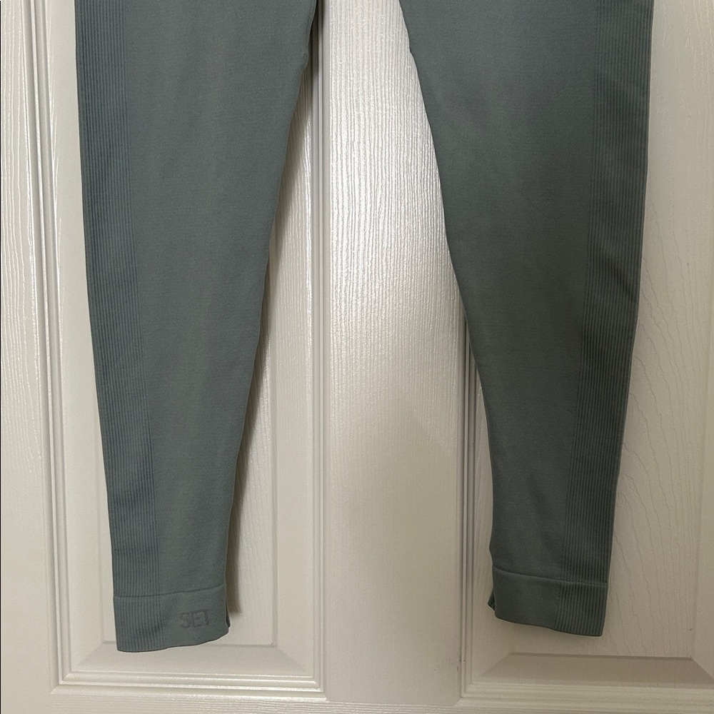 Set Active Ribbed Set in Grey/Blue - Picture 12 of 13